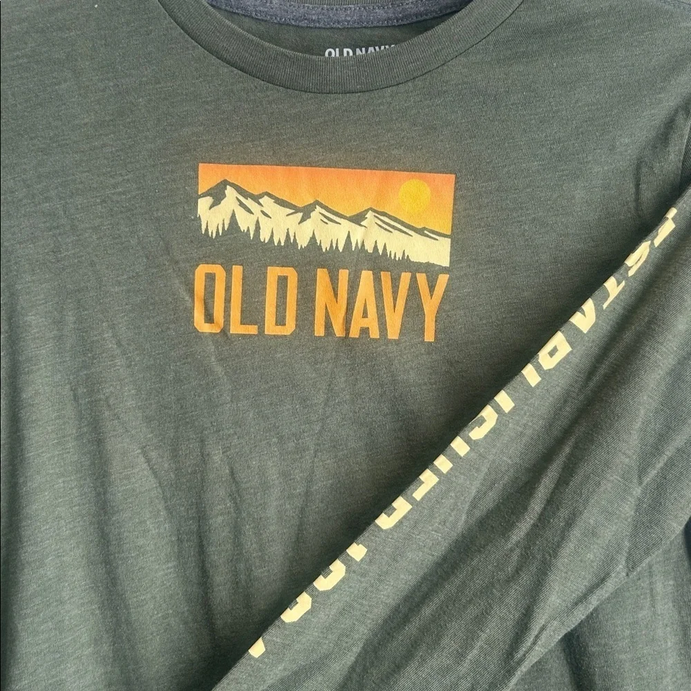 Old Navy long sleeve graphic Tee EUC size large 10/12